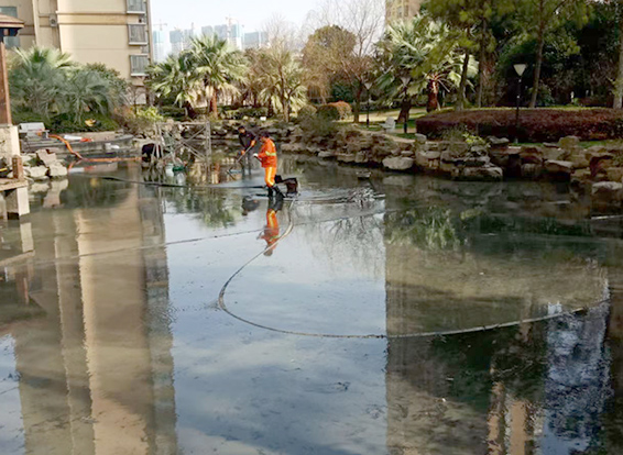 绥滨景观池淤泥清理