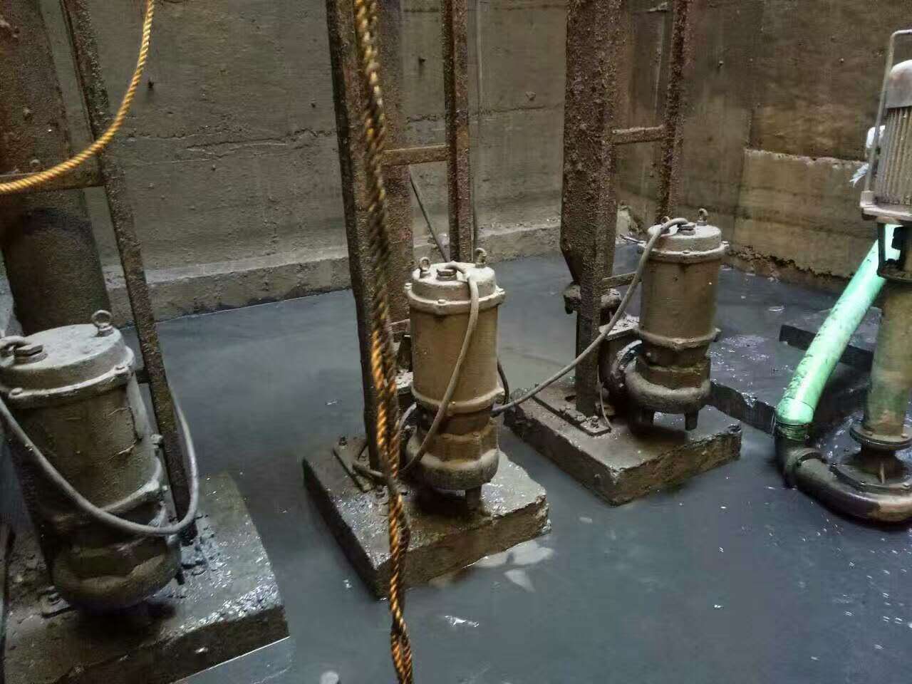 绥滨污水池清理